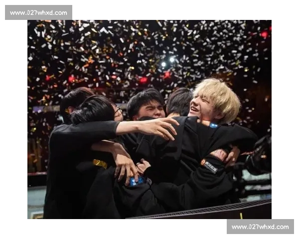 荣誉时刻,英魂之刃战队捧杯瞬间,全场沸腾!